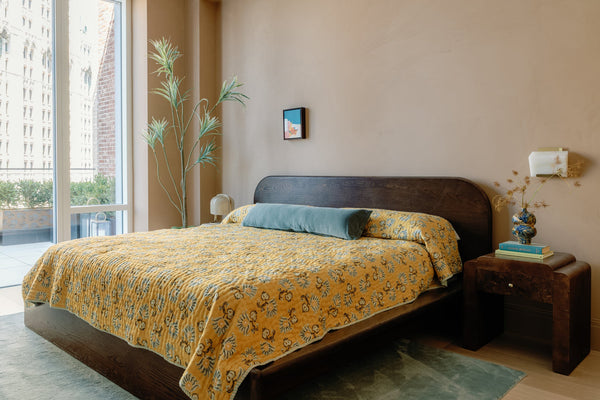 Valan 8" One Light Wall Sconce, Aged Brass