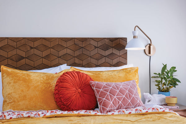 Quaelle 8" Medium Single Light Plug-in Sconce, Matte White