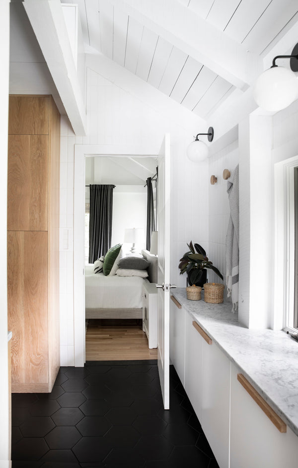 Fenorae 7" One Light Wall Sconce, Old Bronze